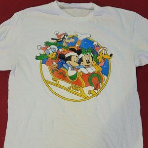 DISNEY CHRISTMAS Mickey Mouse Minnie Goofy Characters Sleigh T-shirt Size Medium
